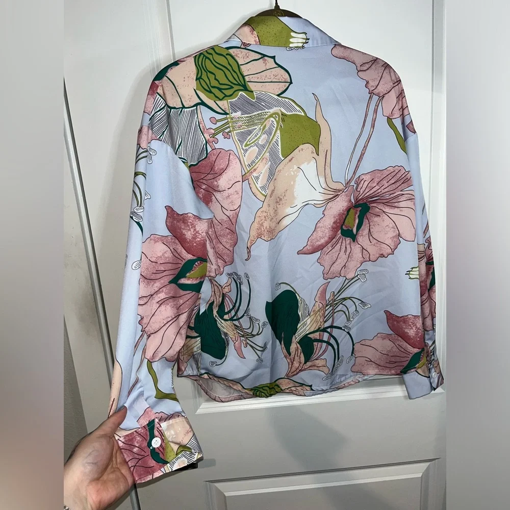 SHEIN Silky Button Up Pink All Over Print Floral Collared Blouse Size Small - Picture 2 of 9